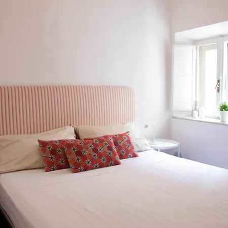 The Rent - Piazza Di Firenze Apartment